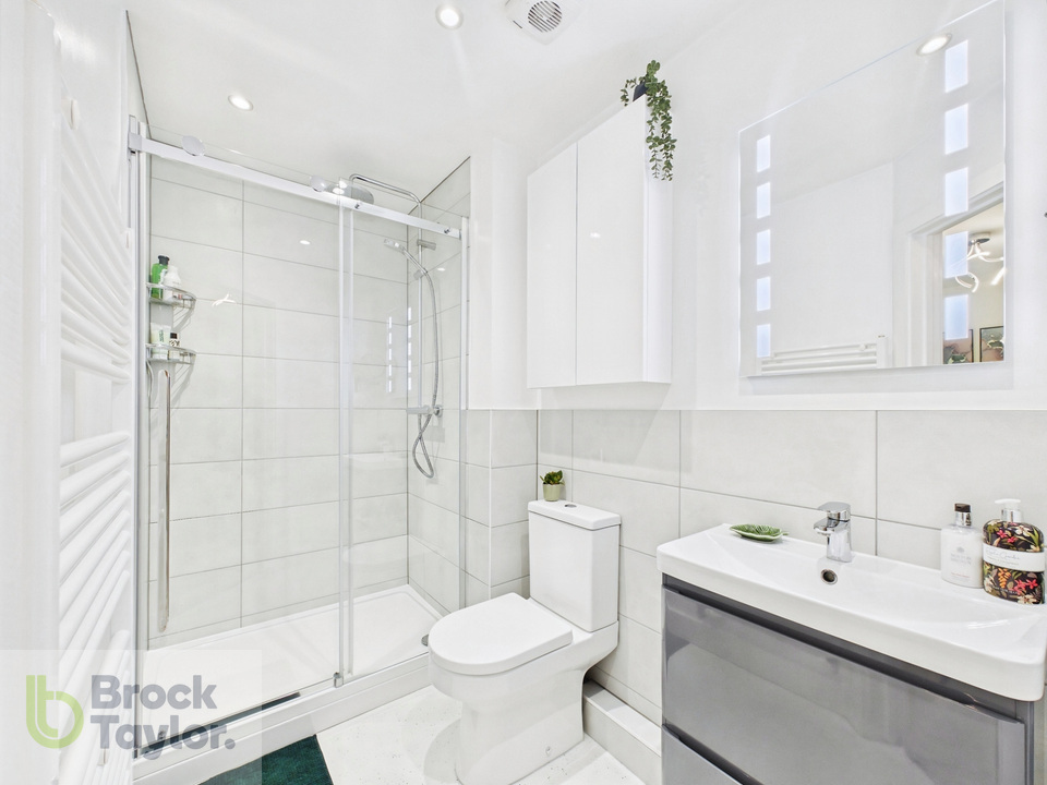 2 bed apartment for sale in Molineux Place, Boltro Road, Haywards Heath, RH16 1BF  - Property Image 11
