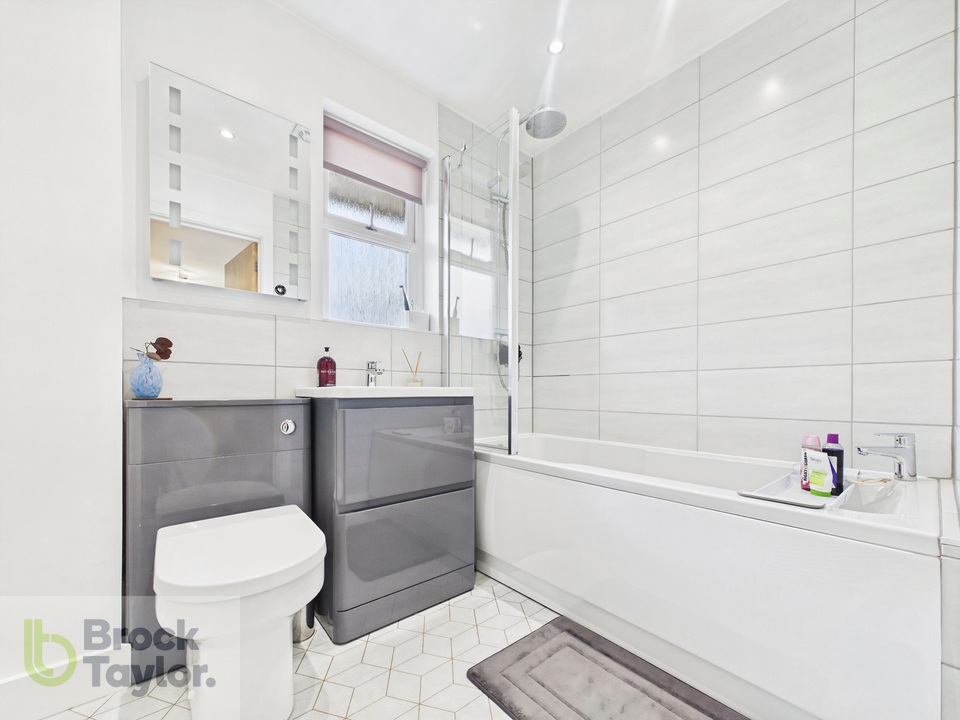 2 bed apartment for sale in Molineux Place, Boltro Road, Haywards Heath, RH16 1BF  - Property Image 14