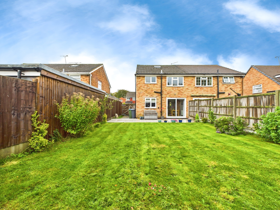 3 bed semi-detached house for sale in Wood End, Horsham - Property Image 10