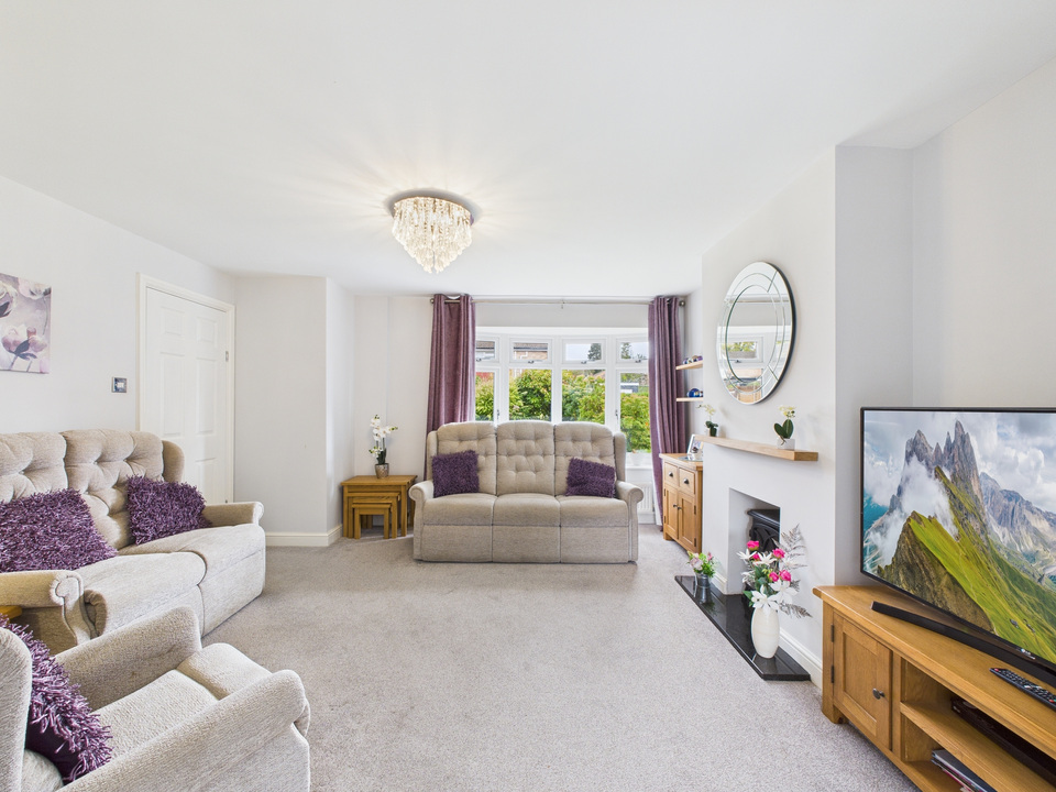 3 bed semi-detached house for sale in Wood End, Horsham - Property Image 4