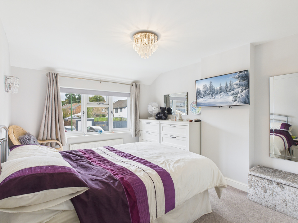 3 bed semi-detached house for sale in Wood End, Horsham - Property Image 5