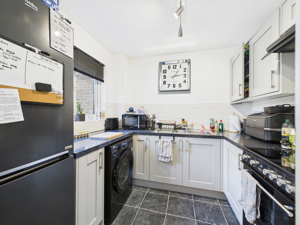 2 bed apartment for sale in Wallis Way, Horsham  - Property Image 3