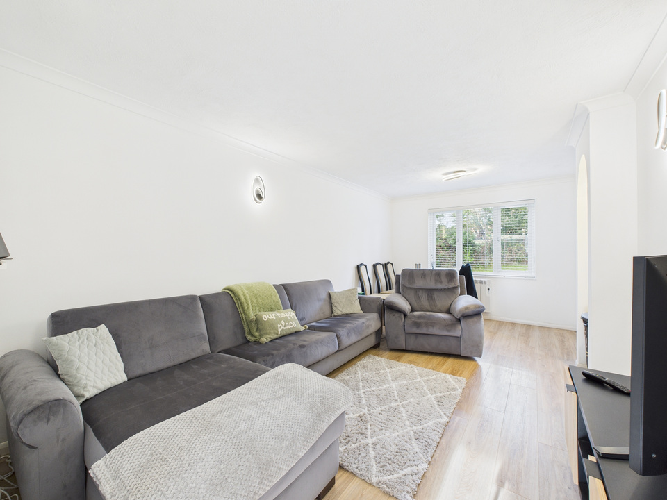 2 bed apartment for sale in Wallis Way, Horsham  - Property Image 2