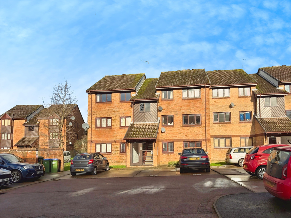 2 bed apartment for sale in Wallis Way, Horsham  - Property Image 12