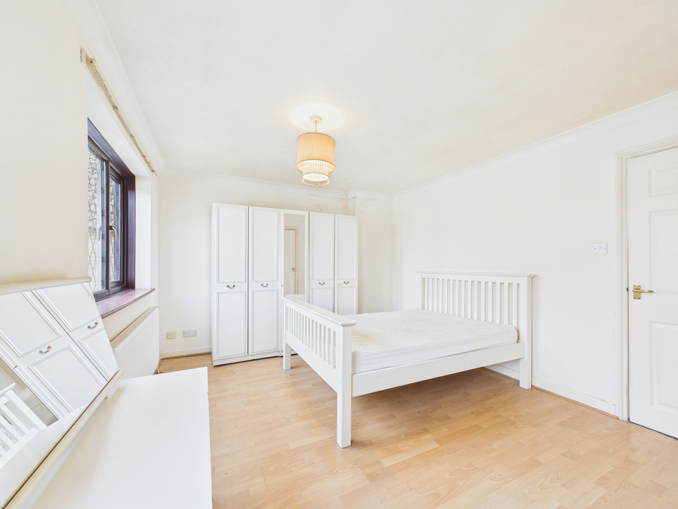 4 bed detached house for sale in The Willows, Pondtail Close, Horsham  - Property Image 16