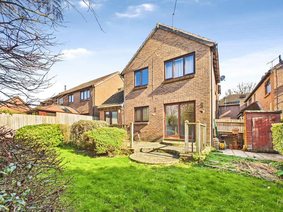4 bed detached house for sale in The Willows, Pondtail Close, Horsham  - Property Image 10