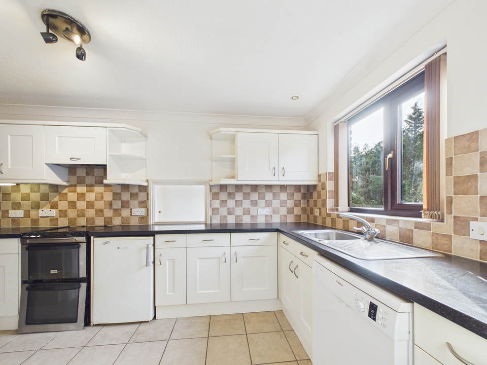 4 bed detached house for sale in The Willows, Pondtail Close, Horsham  - Property Image 14