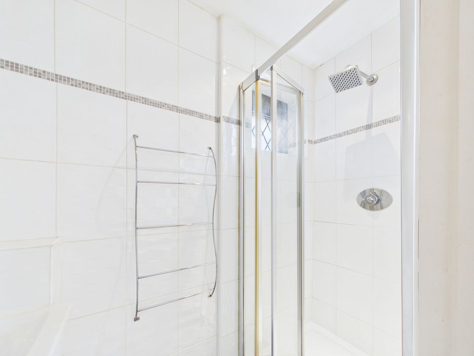 4 bed detached house for sale in The Willows, Pondtail Close, Horsham  - Property Image 19