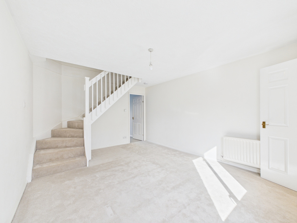 2 bed end of terrace house for sale in Ropeland Way, Horsham  - Property Image 2