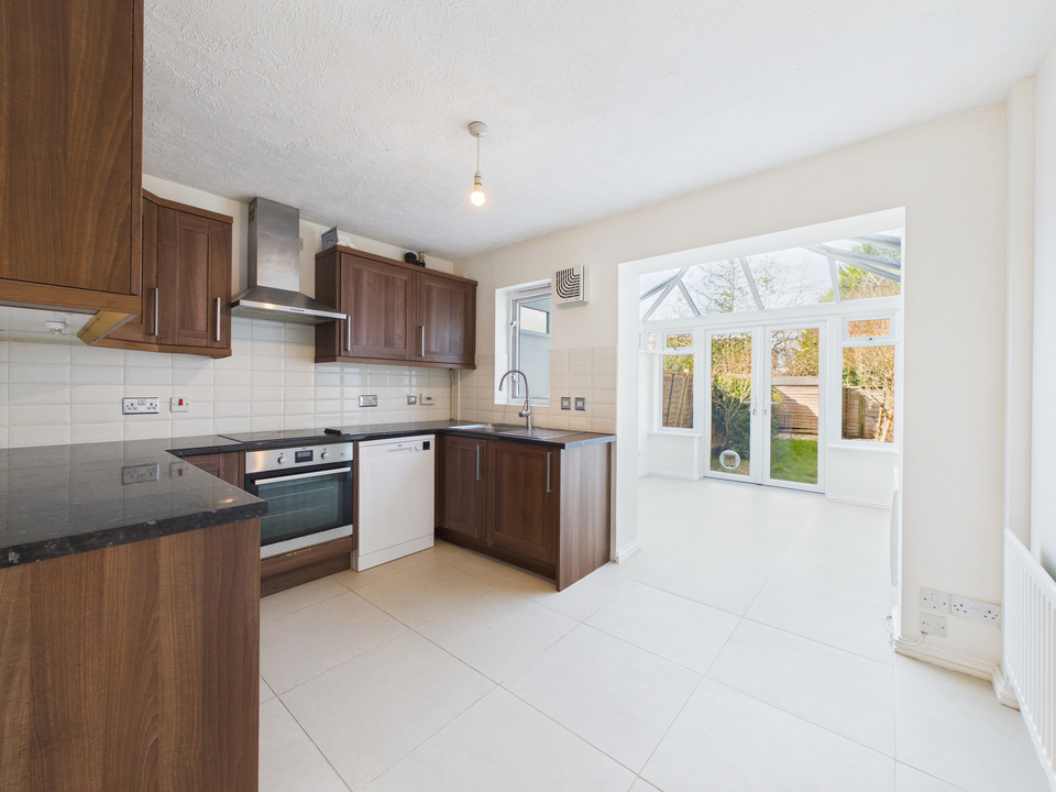 2 bed end of terrace house for sale in Ropeland Way, Horsham  - Property Image 3