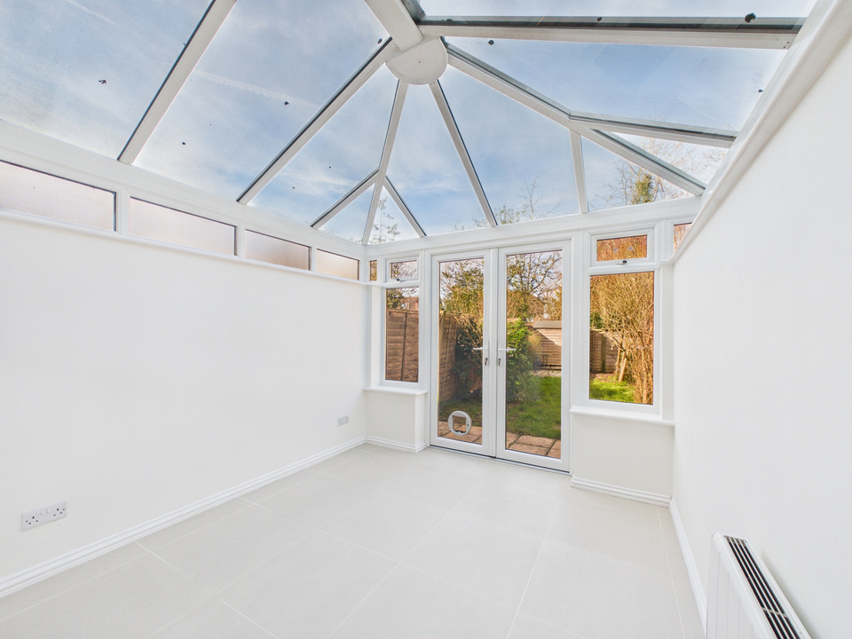 2 bed end of terrace house for sale in Ropeland Way, Horsham  - Property Image 4