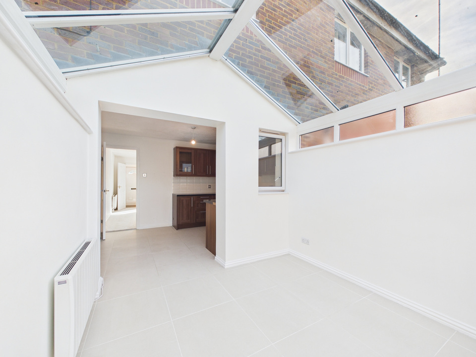 2 bed end of terrace house for sale in Ropeland Way, Horsham  - Property Image 13