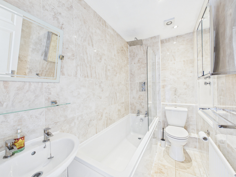 2 bed end of terrace house for sale in Ropeland Way, Horsham  - Property Image 6