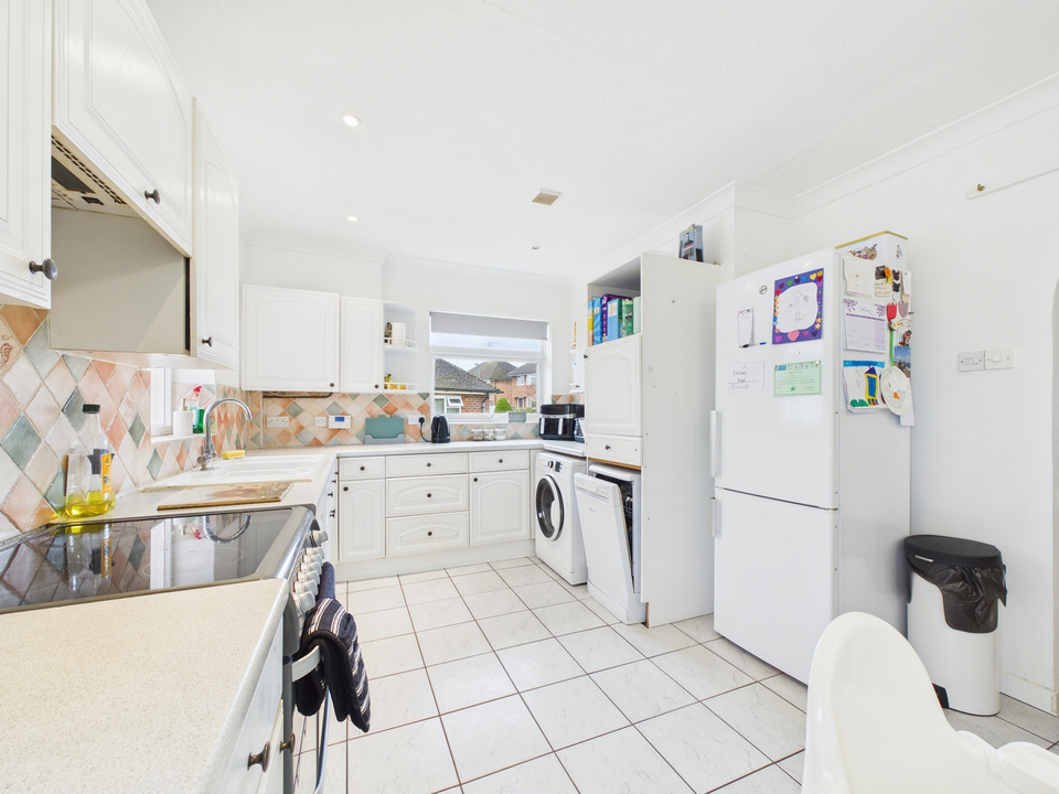 3 bed bungalow for sale in Hillmead, Horsham, West Sussex - Property Image 16