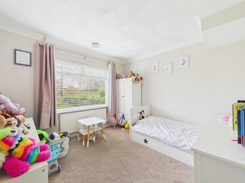 3 bed bungalow for sale in Hillmead, Horsham, West Sussex - Property Image 4