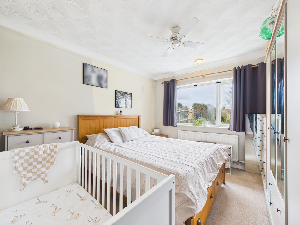 3 bed bungalow for sale in Hillmead, Horsham, West Sussex - Property Image 5