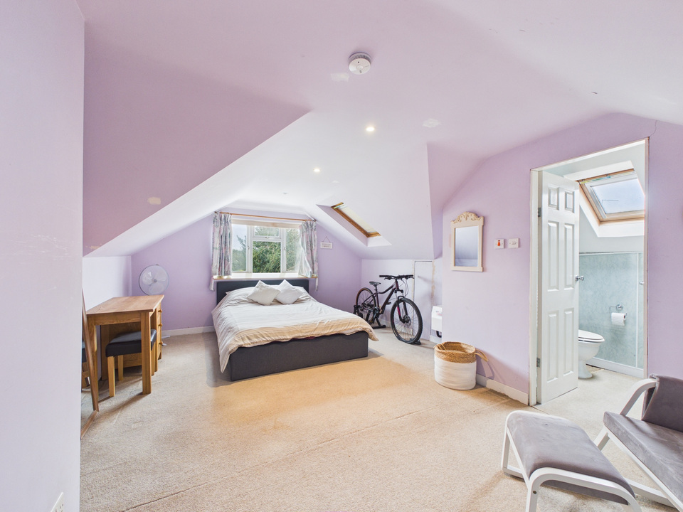 3 bed bungalow for sale in Hillmead, Horsham, West Sussex - Property Image 7