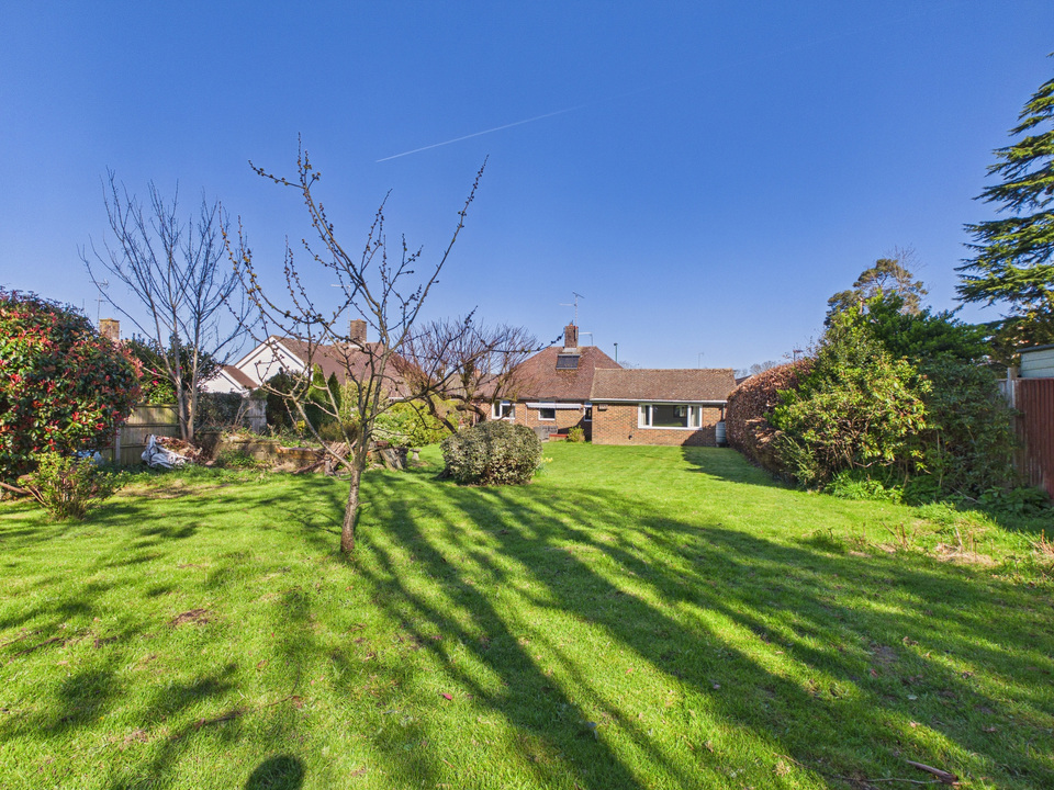 3 bed detached bungalow for sale in Gayles, Blackbridge Lane, Horsham - Property Image 14