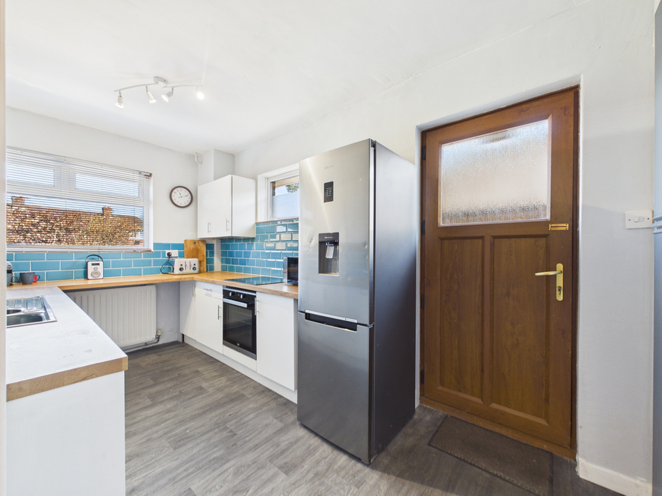 3 bed detached bungalow for sale in Gayles, Blackbridge Lane, Horsham - Property Image 11