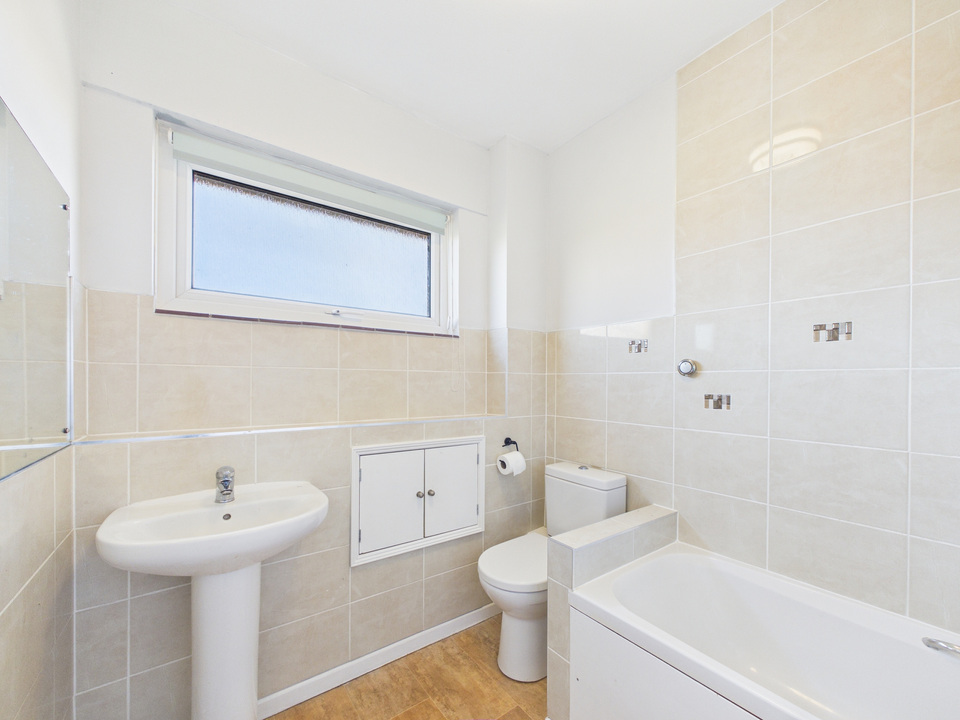 3 bed detached bungalow for sale in Gayles, Blackbridge Lane, Horsham - Property Image 8