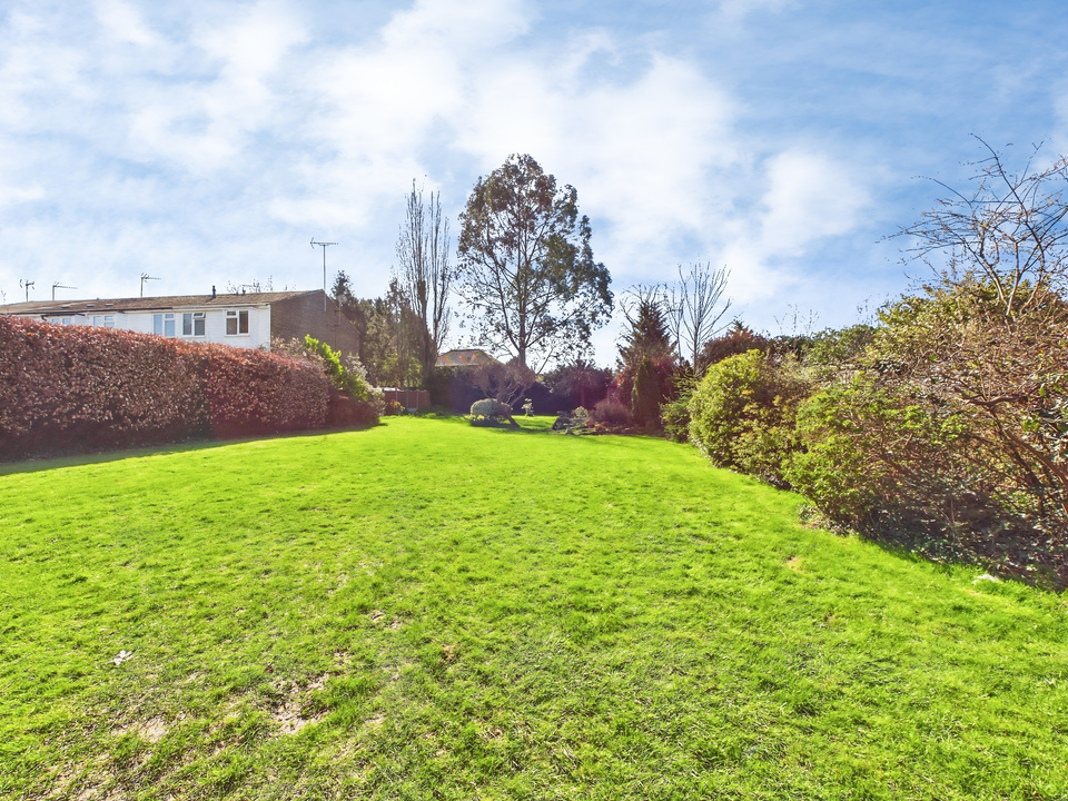 3 bed detached bungalow for sale in Gayles, Blackbridge Lane, Horsham - Property Image 10