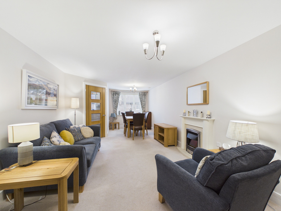 1 bed apartment for sale in Clarence Court, Brighton Road, Horsham, West Sussex  - Property Image 2