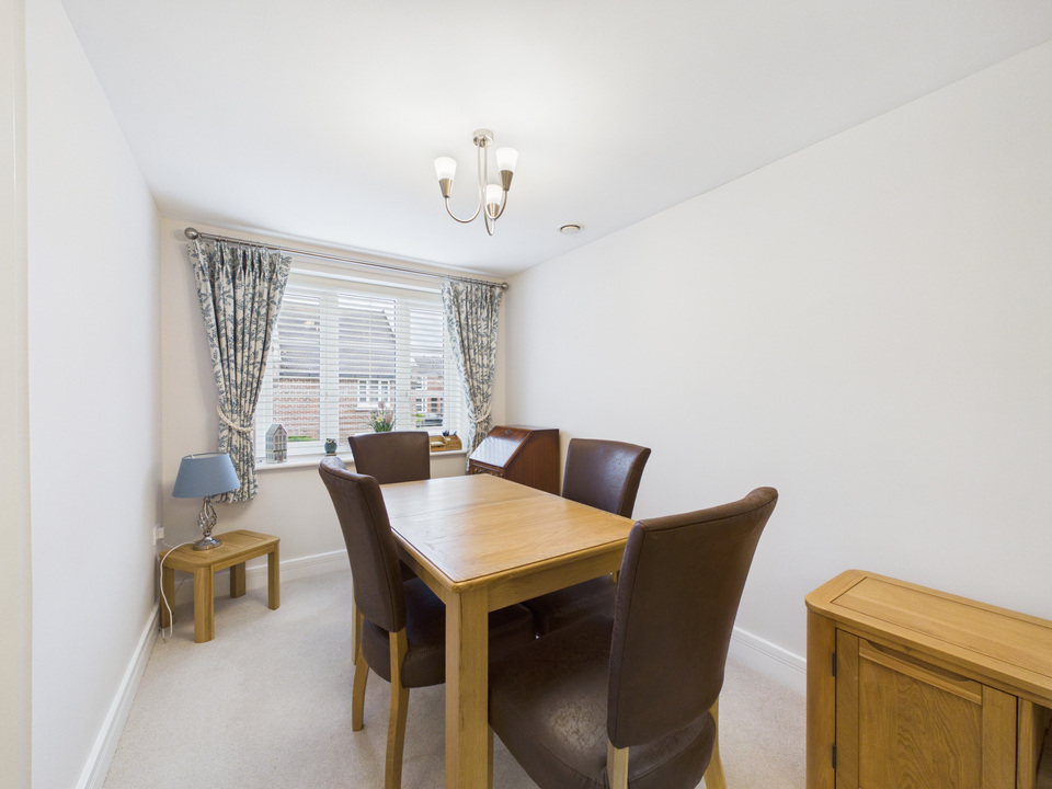 1 bed apartment for sale in Clarence Court, Brighton Road, Horsham, West Sussex  - Property Image 3