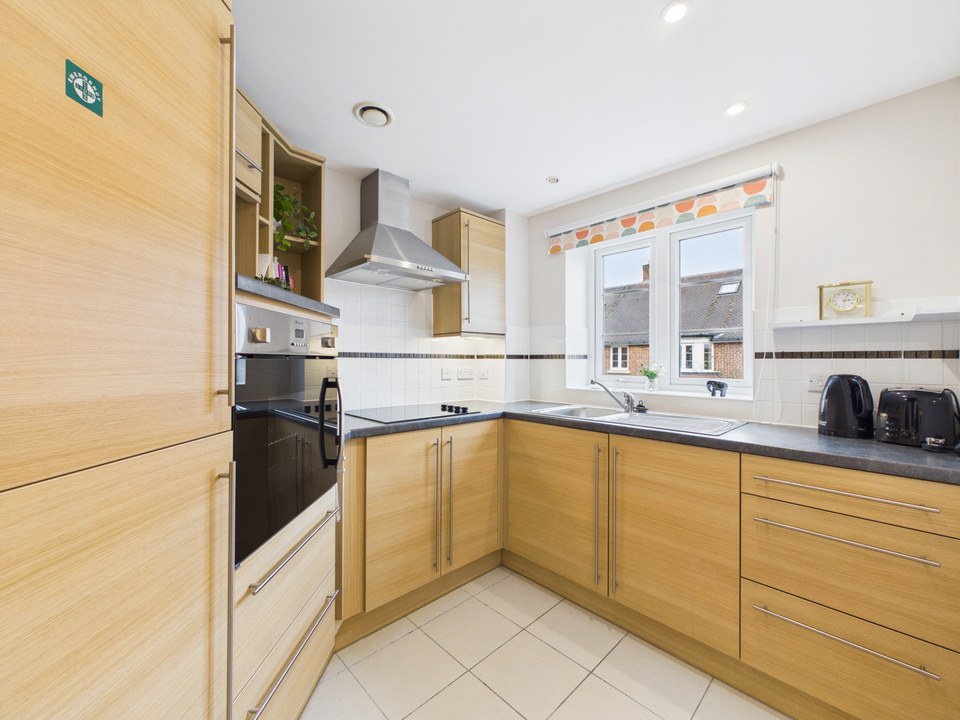 1 bed apartment for sale in Clarence Court, Brighton Road, Horsham, West Sussex  - Property Image 4