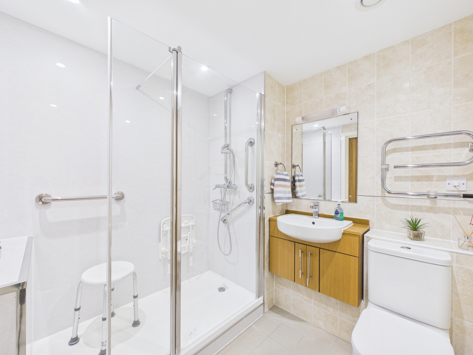 1 bed apartment for sale in Clarence Court, Brighton Road, Horsham, West Sussex  - Property Image 7