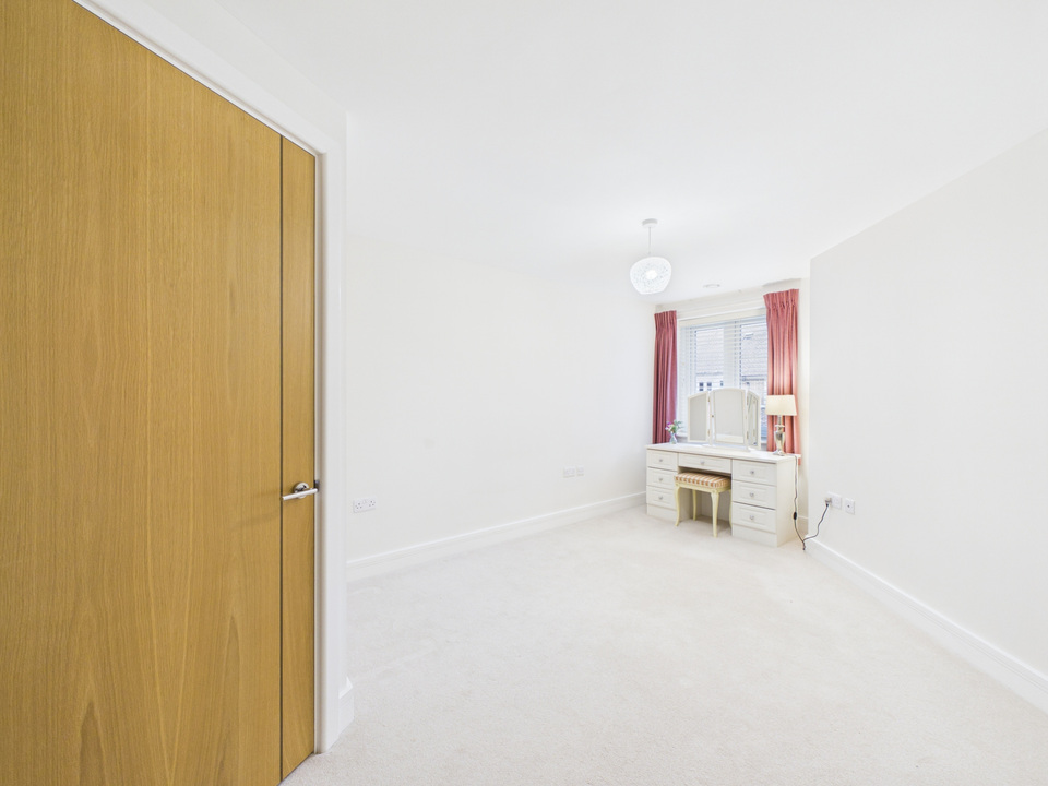 1 bed apartment for sale in Clarence Court, Brighton Road, Horsham, West Sussex  - Property Image 5