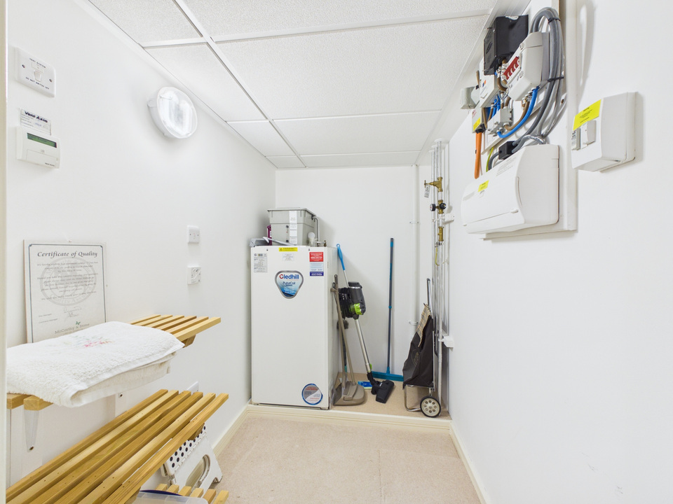 1 bed apartment for sale in Clarence Court, Brighton Road, Horsham, West Sussex  - Property Image 8