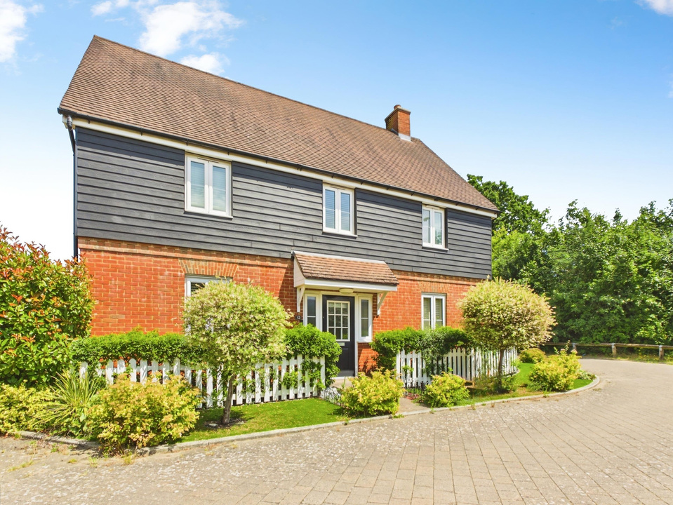 4 bed detached house for sale in Harding Lane, Broadbridge Heath, Horsham  - Property Image 11