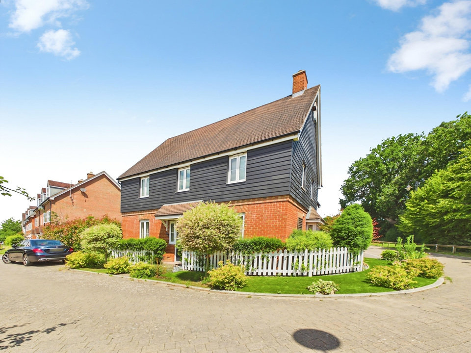 4 bed detached house for sale in Harding Lane, Broadbridge Heath, Horsham  - Property Image 12