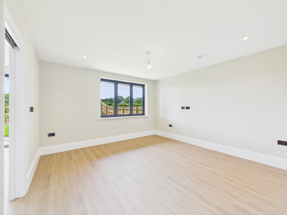 4 bed for sale in Meadow View, Monks Gate, Horsham, West Sussex - Property Image 15