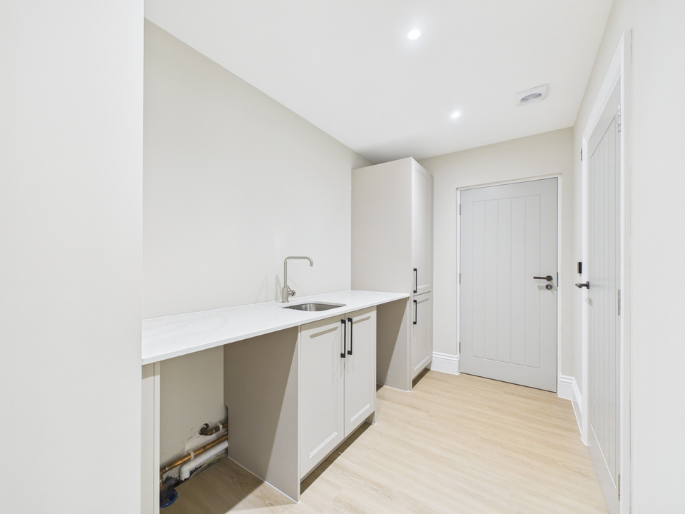 4 bed for sale in Meadow View, Monks Gate, Horsham, West Sussex - Property Image 16