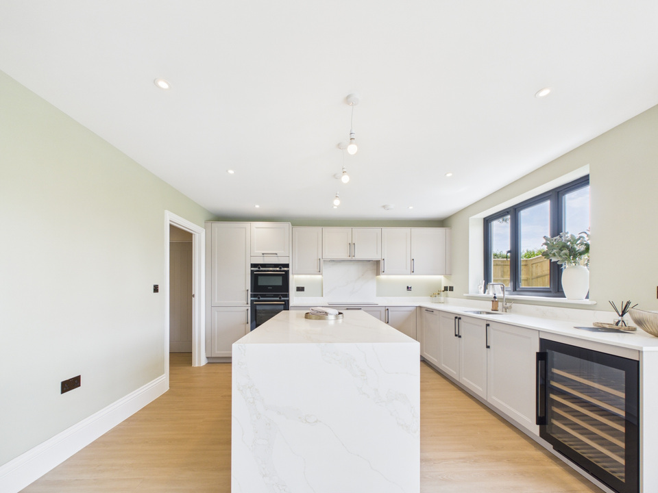 4 bed for sale in Meadow View, Monks Gate, Horsham, West Sussex - Property Image 18
