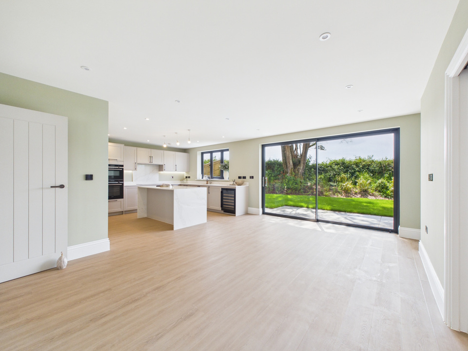 4 bed for sale in Meadow View, Monks Gate, Horsham, West Sussex - Property Image 6
