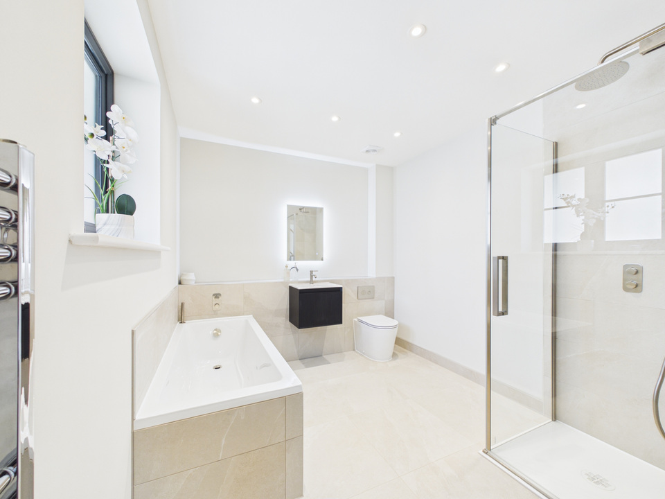 4 bed for sale in Meadow View, Monks Gate, Horsham, West Sussex - Property Image 3