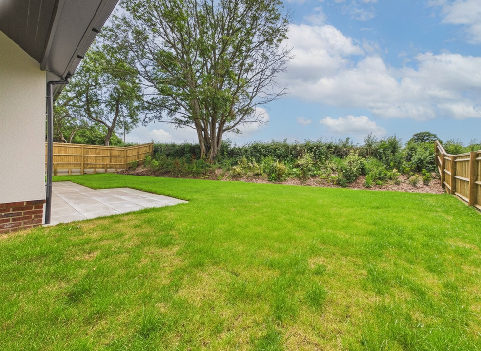 4 bed for sale in Meadow View, Monks Gate, Horsham, West Sussex - Property Image 11