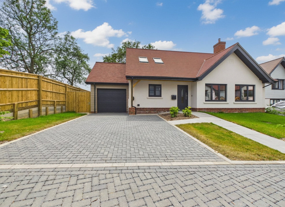 4 bed for sale in Meadow View, Monks Gate, Horsham, West Sussex - Property Image 25