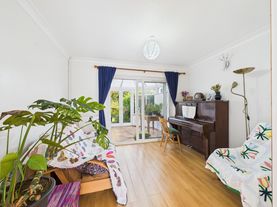 4 bed semi-detached house for sale in Farhalls Crescent, Horsham  - Property Image 4