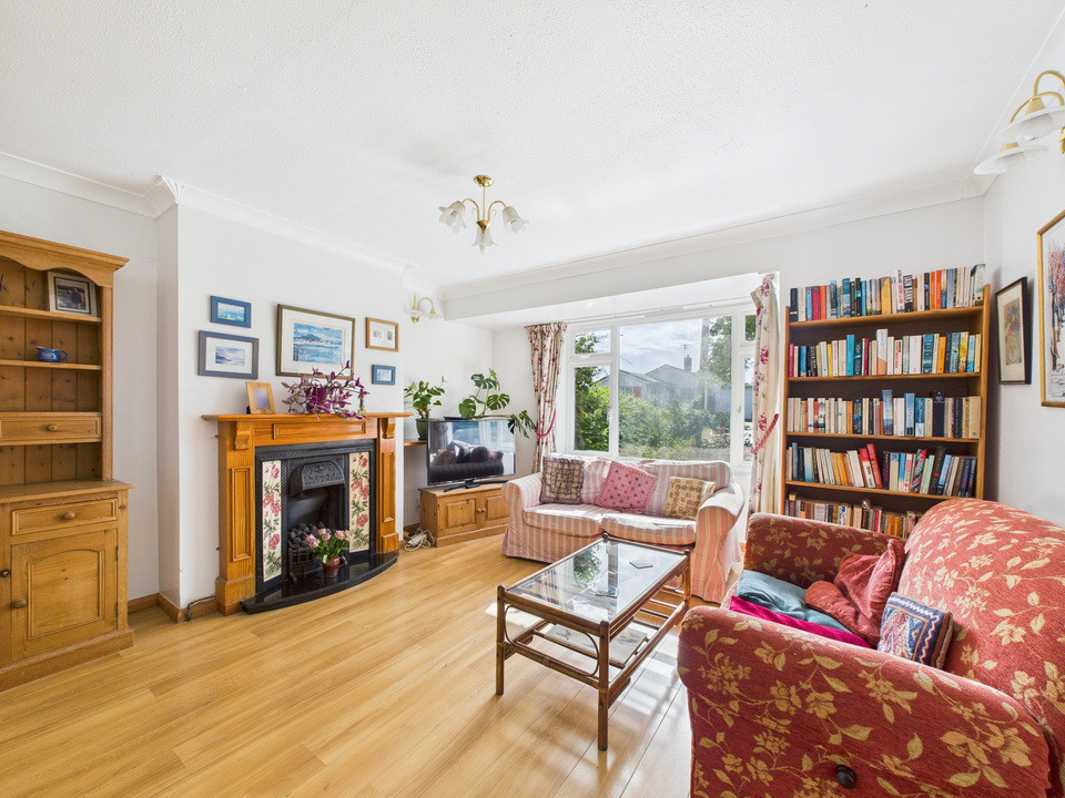 4 bed semi-detached house for sale in Farhalls Crescent, Horsham  - Property Image 11