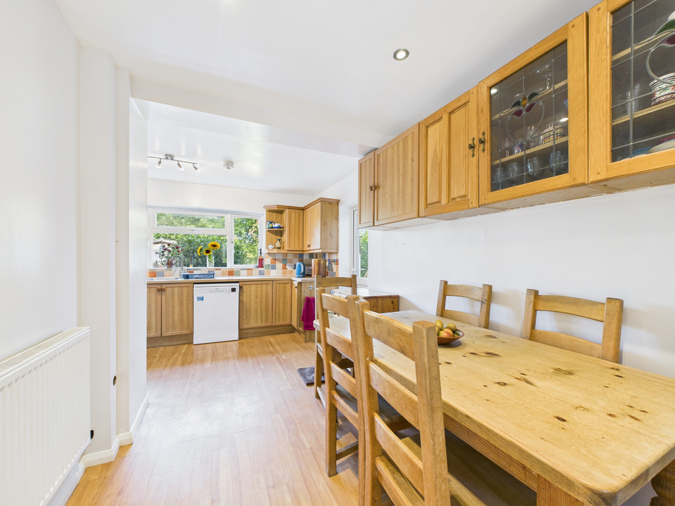 4 bed semi-detached house for sale in Farhalls Crescent, Horsham  - Property Image 12