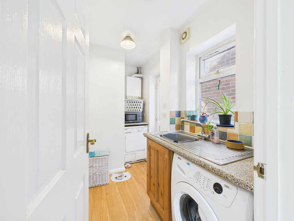 4 bed semi-detached house for sale in Farhalls Crescent, Horsham  - Property Image 13