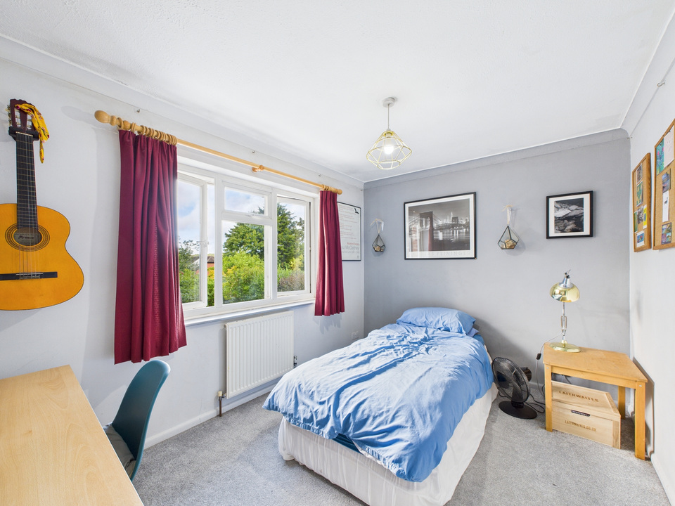 4 bed semi-detached house for sale in Farhalls Crescent, Horsham  - Property Image 14