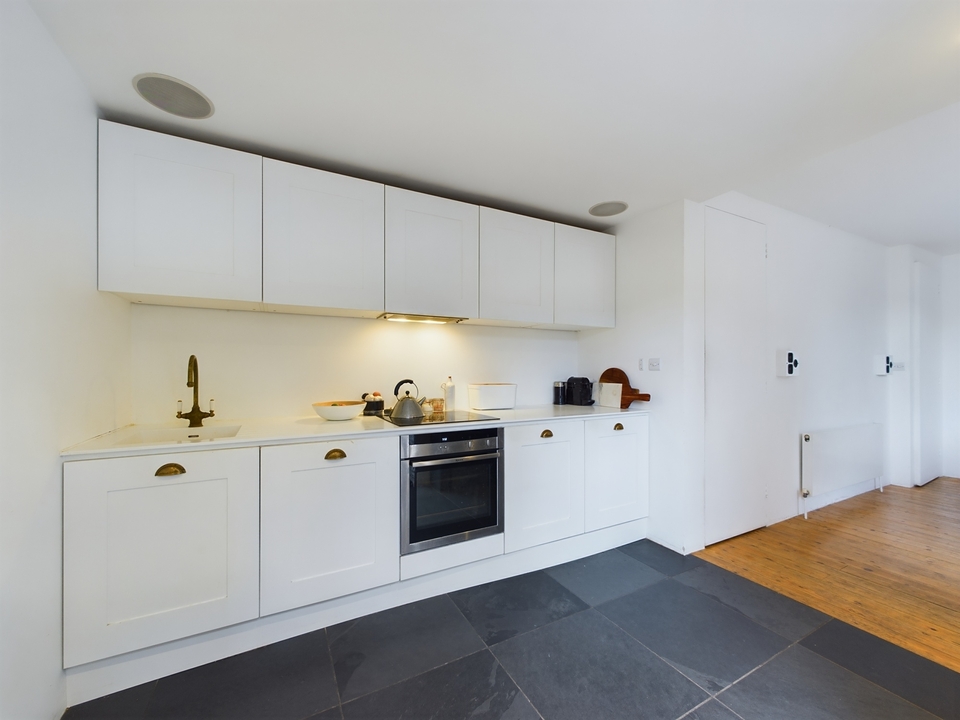 3 bed semi-detached house for sale in Swindon Road, Horsham - Property Image 7