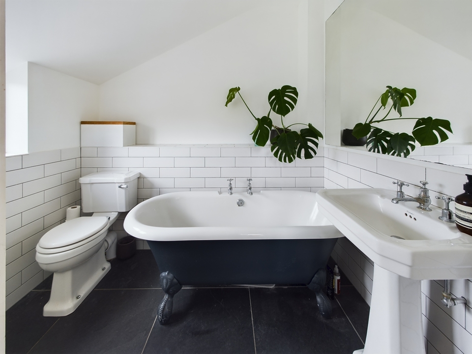 3 bed semi-detached house for sale in Swindon Road, Horsham - Property Image 9