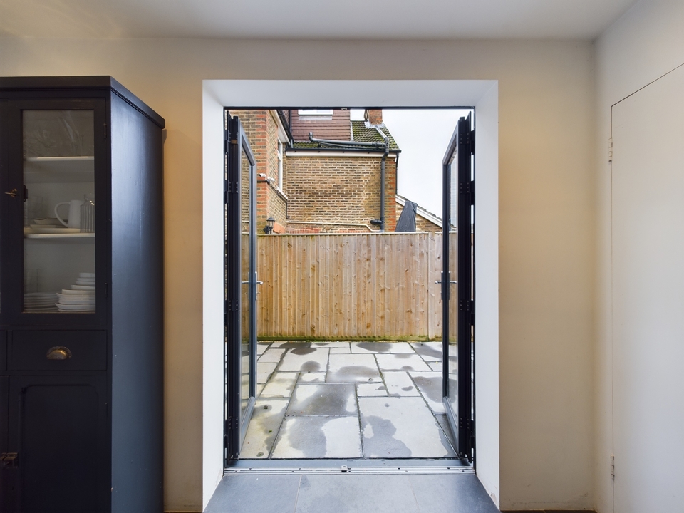 3 bed semi-detached house for sale in Swindon Road, Horsham - Property Image 13