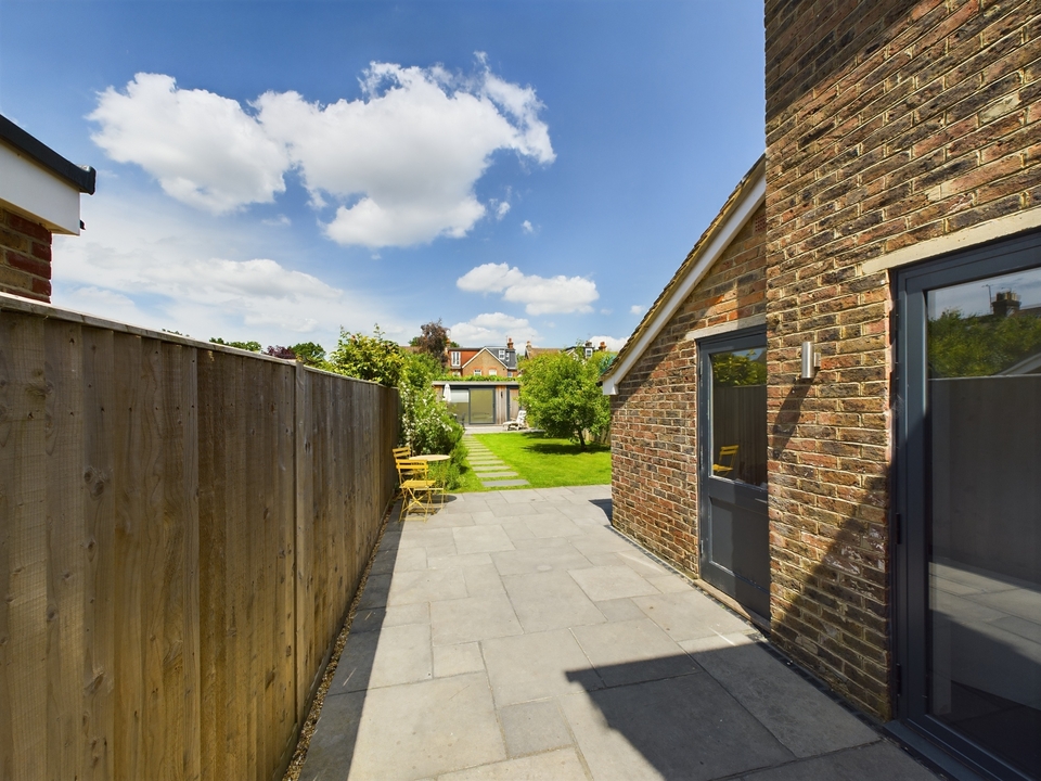 3 bed semi-detached house for sale in Swindon Road, Horsham - Property Image 26
