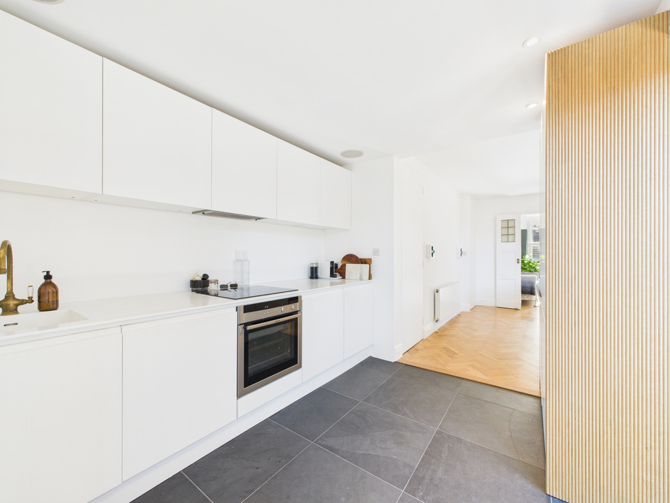 3 bed semi-detached house for sale in Swindon Road, Horsham - Property Image 6